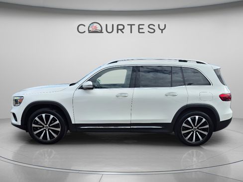 Used 2022 Mercedes-Benz GLB 250 image 2