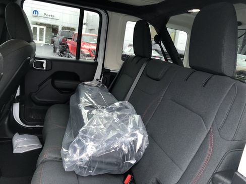 New 2026 Jeep Wrangler Unlimited Rubicon image 19