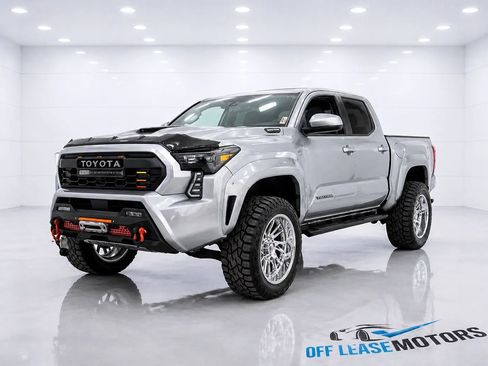 Used 2025 Toyota Tacoma TRD Sport RWD image 1