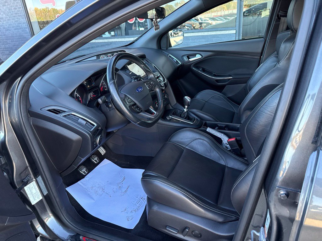 Used 2017 Ford Focus ST w/ Equipment Group 402A FWD image 26