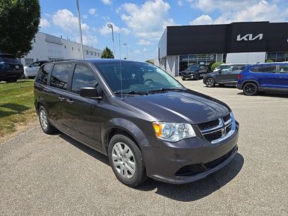 Used 2019 Dodge Grand Caravan SE w/ UConnect Hands-Free Group
