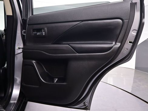 Used 2019 Mitsubishi Outlander SEL image 33