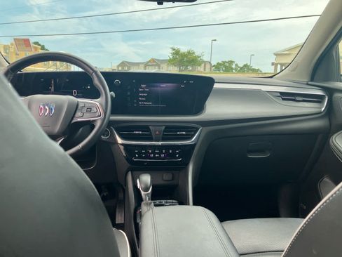 Used 2025 Buick Encore GX Avenir w/ Avenir Technology Package FWD image 33