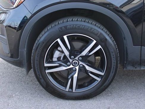 Used 2025 Volvo XC40 B5 Core image 37