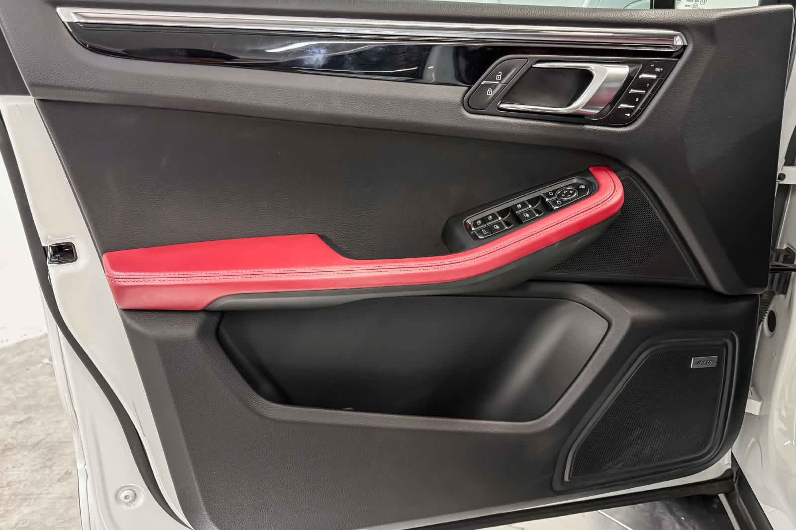 Certified 2024 Porsche Macan AWD/4WD image 25