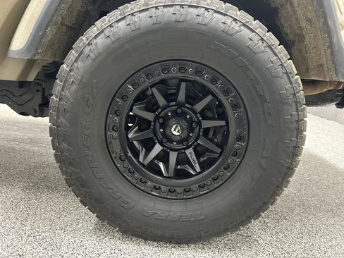 Used 2020 Jeep Gladiator Sport w/ Technology Group image 7