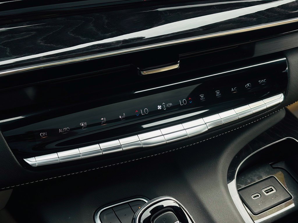 Used 2021 Cadillac Escalade Premium Luxury AWD/4WD image 65