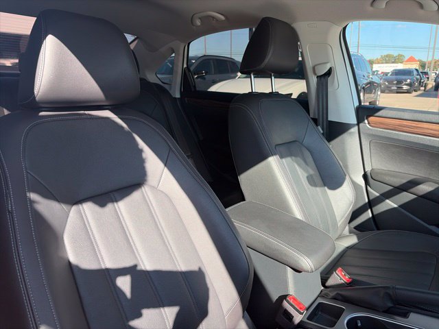 Used 2020 Volkswagen Passat 2.0T SEL FWD image 6