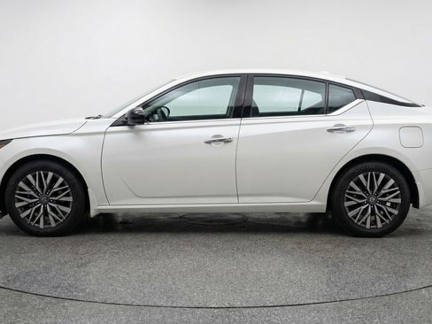 Used 2025 Nissan Altima 2.5 SV image 5