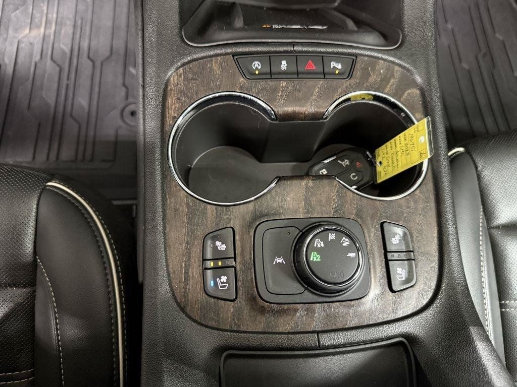 Used 2023 GMC Acadia Denali w/ Denali Ultimate Package AWD/4WD image 17