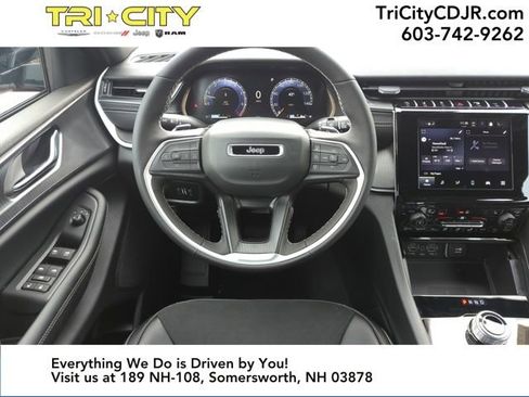 New 2025 Jeep Grand Cherokee Altitude image 13