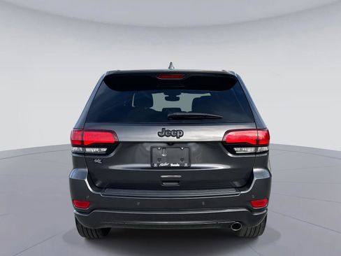 Used 2018 Jeep Grand Cherokee Altitude image 5