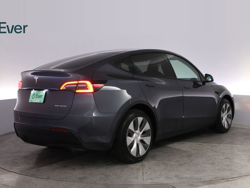Used 2023 Tesla Model Y Long Range AWD/4WD image 3