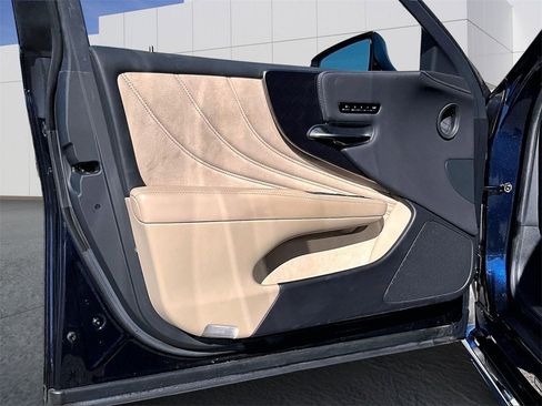 Used 2022 Lexus LS 500 w/ Interior Upgrade Package image 19