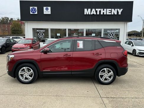 Used 2018 GMC Terrain SLE w/ Driver Convenience Package image 2