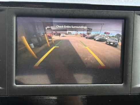 Used 2023 Chrysler Voyager LX FWD image 5