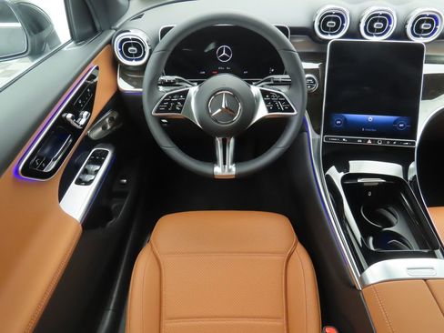 Certified 2025 Mercedes-Benz GLC 300 GLC 300 image 10