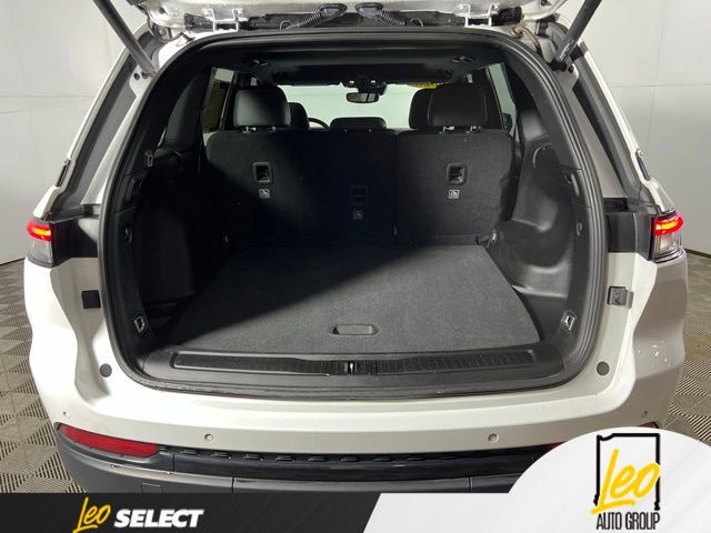 Used 2023 Jeep Grand Cherokee Altitude RWD image 19