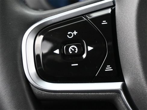 Used 2023 Volvo XC60 B5 Plus w/ Protection Package Premier image 6