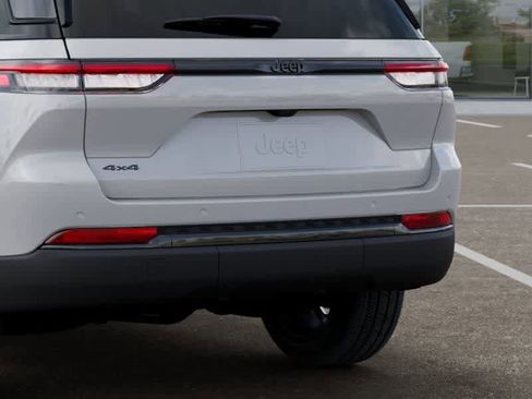 New 2025 Jeep Grand Cherokee Limited image 13