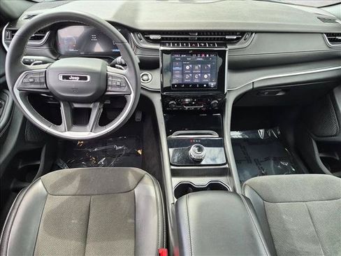 Used 2024 Jeep Grand Cherokee Altitude AWD/4WD image 19