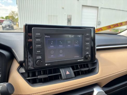 Used 2020 Toyota RAV4 XLE AWD/4WD image 22