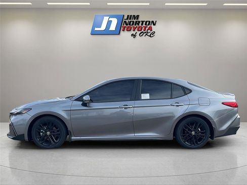 New 2026 Toyota Camry SE image 8