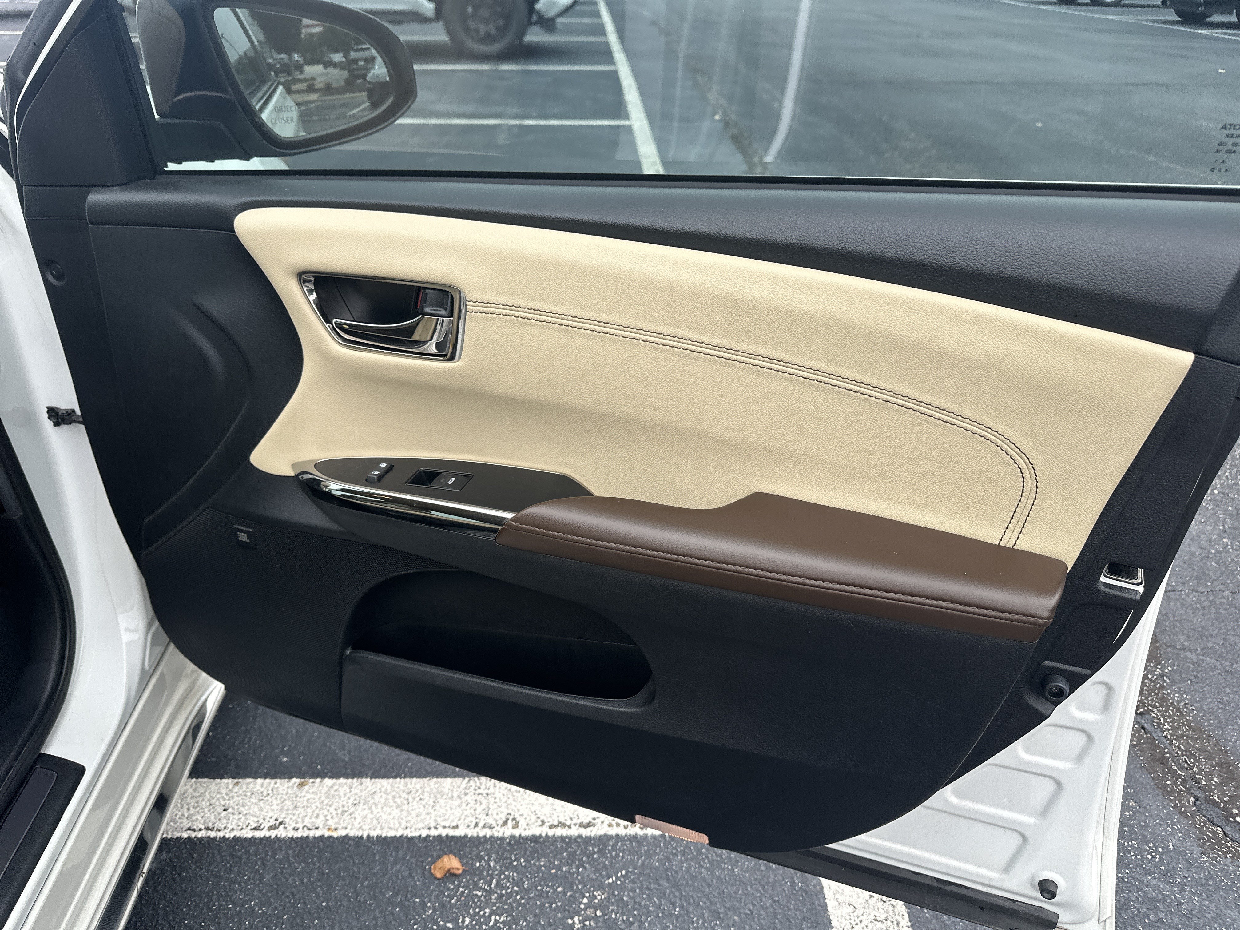 Used 2016 Toyota Avalon Limited FWD image 29
