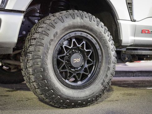 Used 2023 Ford F350 Platinum w/ Tremor Off-Road Package image 11