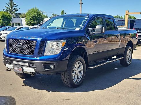 Used 2019 Nissan Titan SV AWD/4WD image 3