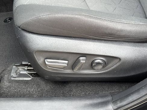 Used 2021 Toyota RAV4 XLE w/ Convenience Package image 19