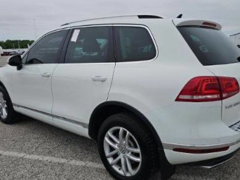 Used 2016 Volkswagen Touareg Sport AWD/4WD image 6