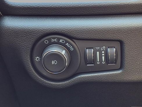 New 2026 Chrysler Pacifica Limited w/ S Appearance Package FWD image 16