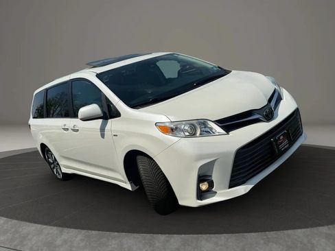 Used 2018 Toyota Sienna XLE w/ XLE Navigation Package AWD/4WD image 61