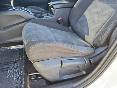 Used 2016 Nissan Rogue S image 33