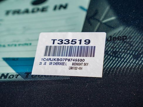 Used 2023 Jeep Grand Cherokee L Limited w/ Black Appearance Package image 13