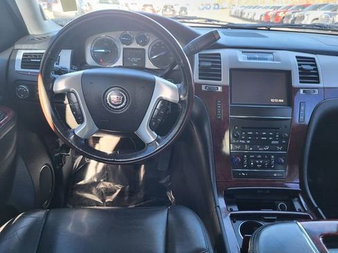 Used 2013 Cadillac Escalade Premium image 16