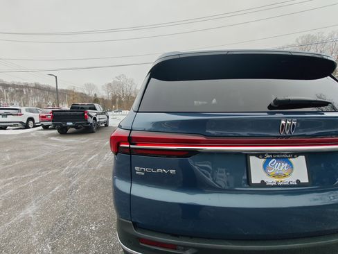 Certified 2025 Buick Enclave Preferred image 35