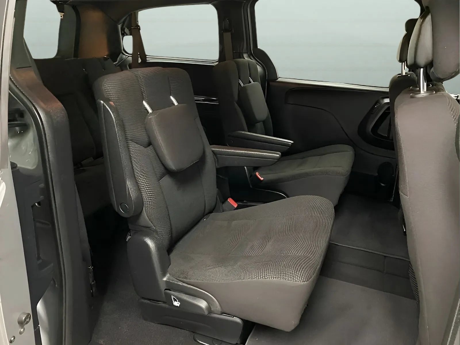 Used 2020 Dodge Grand Caravan SE FWD image 13