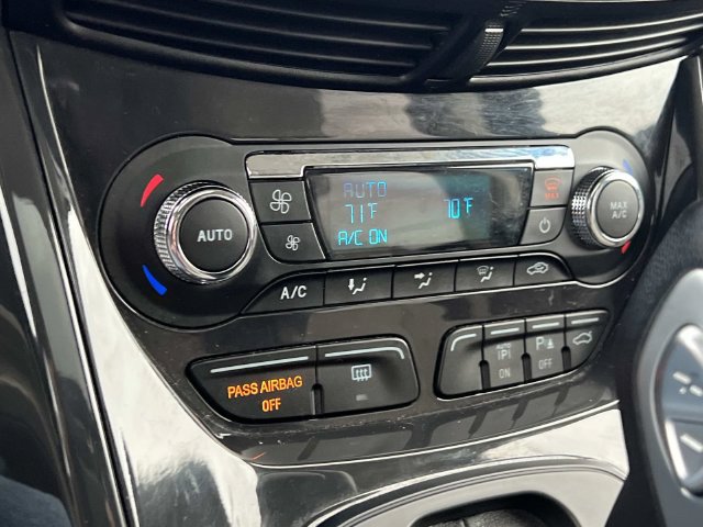 Used 2015 Ford Escape Titanium w/ Equipment Group 301A AWD/4WD image 27