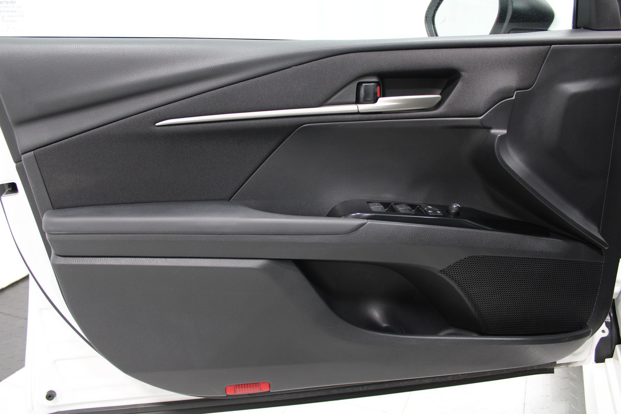 Used 2025 Toyota Camry LE FWD image 11