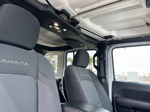 Used 2020 Jeep Wrangler Unlimited Sahara image 16