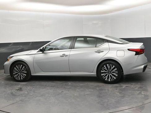 Used 2024 Nissan Altima 2.5 SV image 5