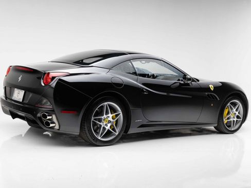 Used 2010 Ferrari California RWD image 17
