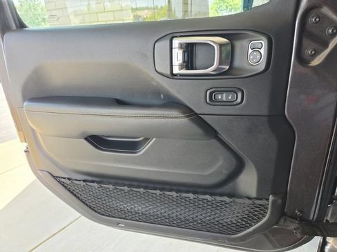 Used 2025 Jeep Wrangler Unlimited Sahara w/ Safety Group AWD/4WD image 34