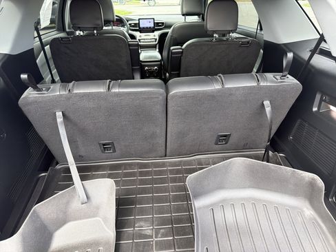 Used 2022 Ford Explorer XLT w/ Equipment Group 202A AWD/4WD image 5