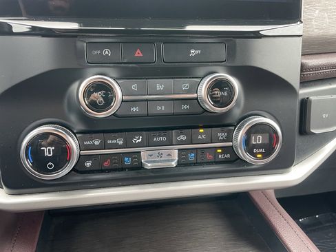 Used 2024 Ford Expedition Max Limited image 12