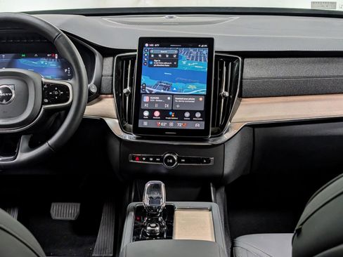 Used 2025 Volvo XC90 B5 Plus w/ Protection Package Premier image 30