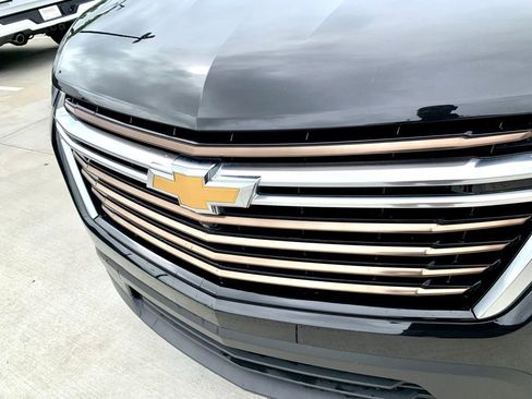 Used 2023 Chevrolet Traverse High Country FWD image 2