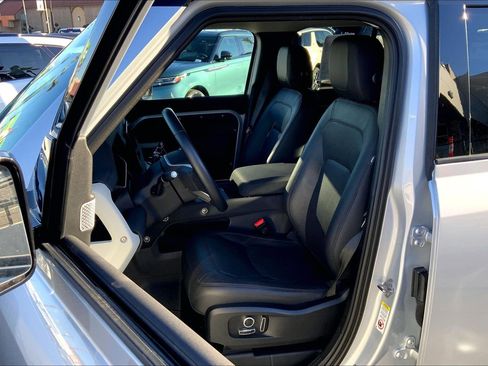 Used 2023 Land Rover Defender 130 SE image 8